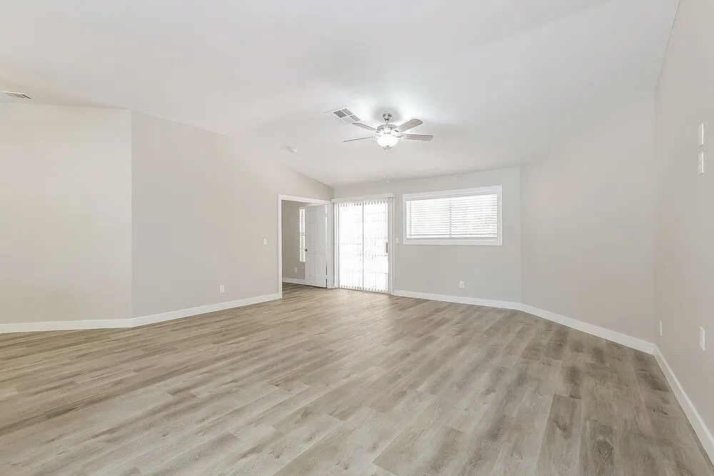 3 bed, 2.0 bath, 1587 sqft, $2,165 — Photo 4