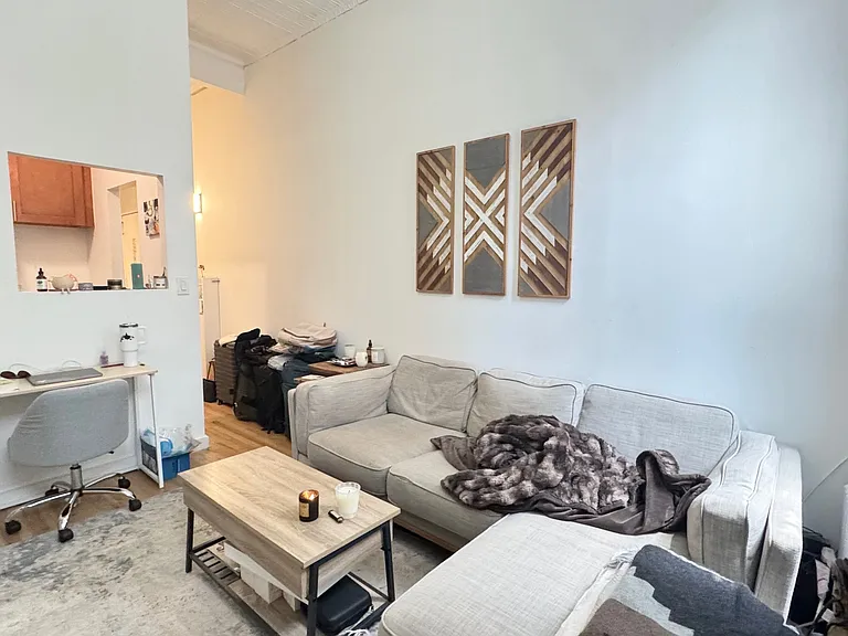 206 E 6th St #1RW — Photo 4
