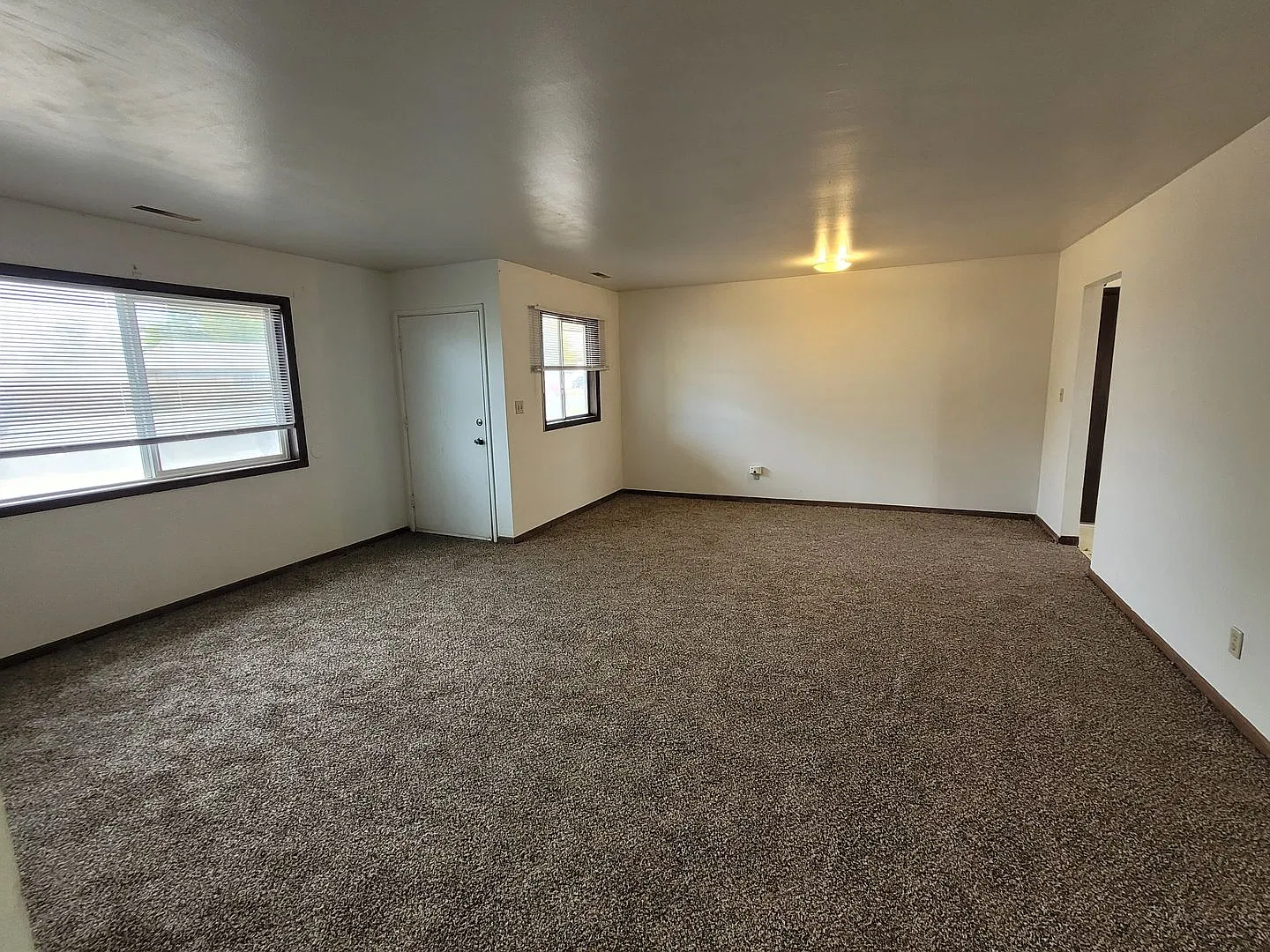 1222-1224 Vandenberg Ave — Photo 2