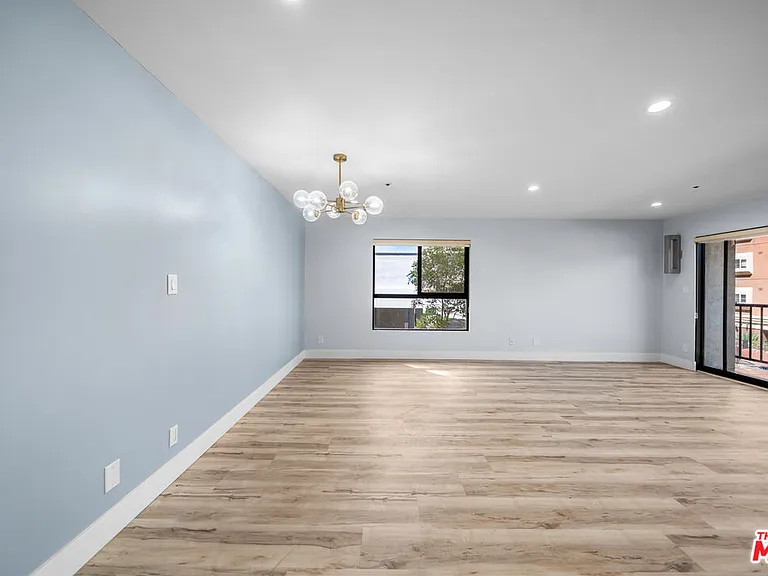 727 S Ardmore Ave #108 — Photo 7