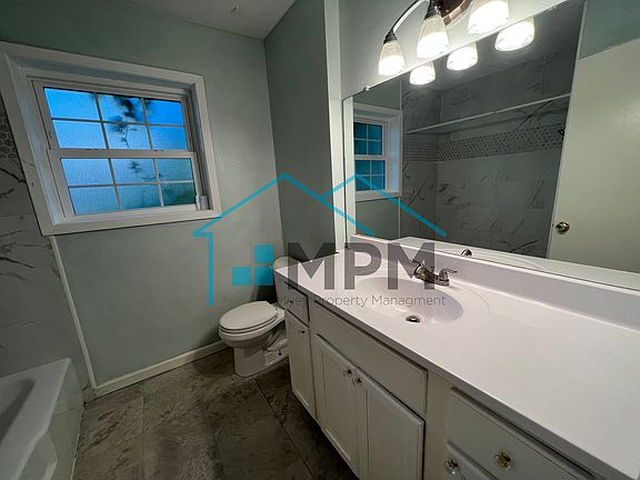2nd image of 1305 Roselawn Ave