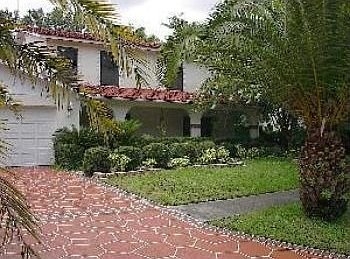 3rd image of 4827 Foxshire Cir