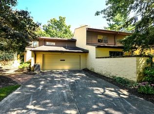 646 Hampton Ridge Dr, Akron, OH 44313