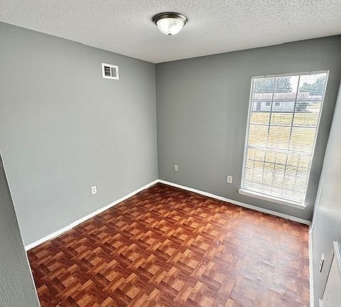 3rd image of 1217 Western Park Dr