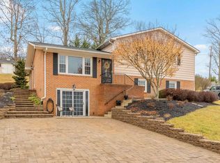 1528 Westwood Dr, Pulaski, VA 24301