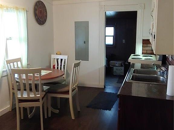 4th image of 105 Fair Oak St