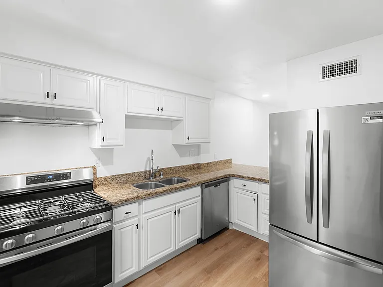 621 E Cedar Ave #A — Photo 9