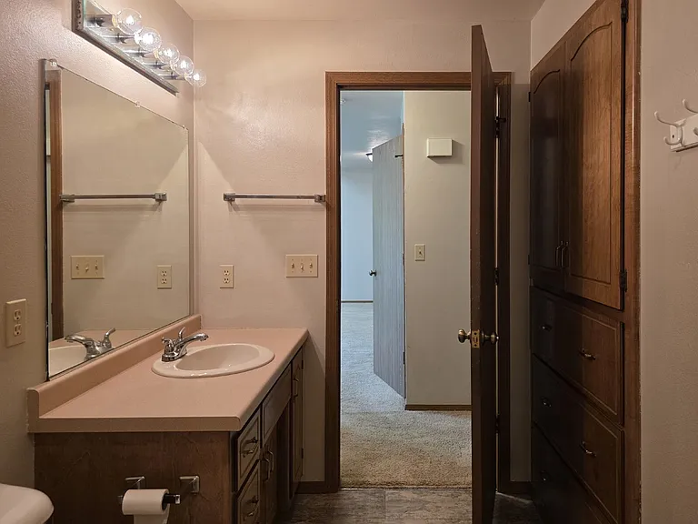 1600 E Tracia Ln — Photo 16
