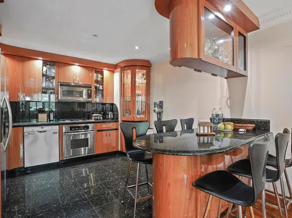 2514 Hubbard Street image 21 of 30