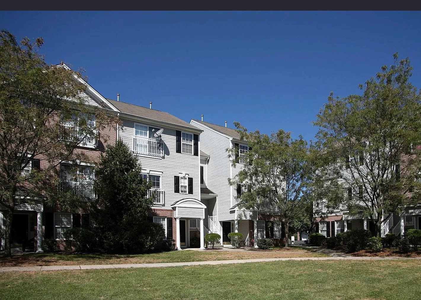 2 bed, 1090 sqft, $2,500 — Photo 1