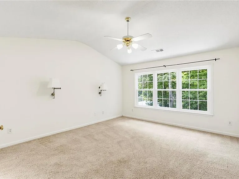 490 Chippenham Ct — Photo 21