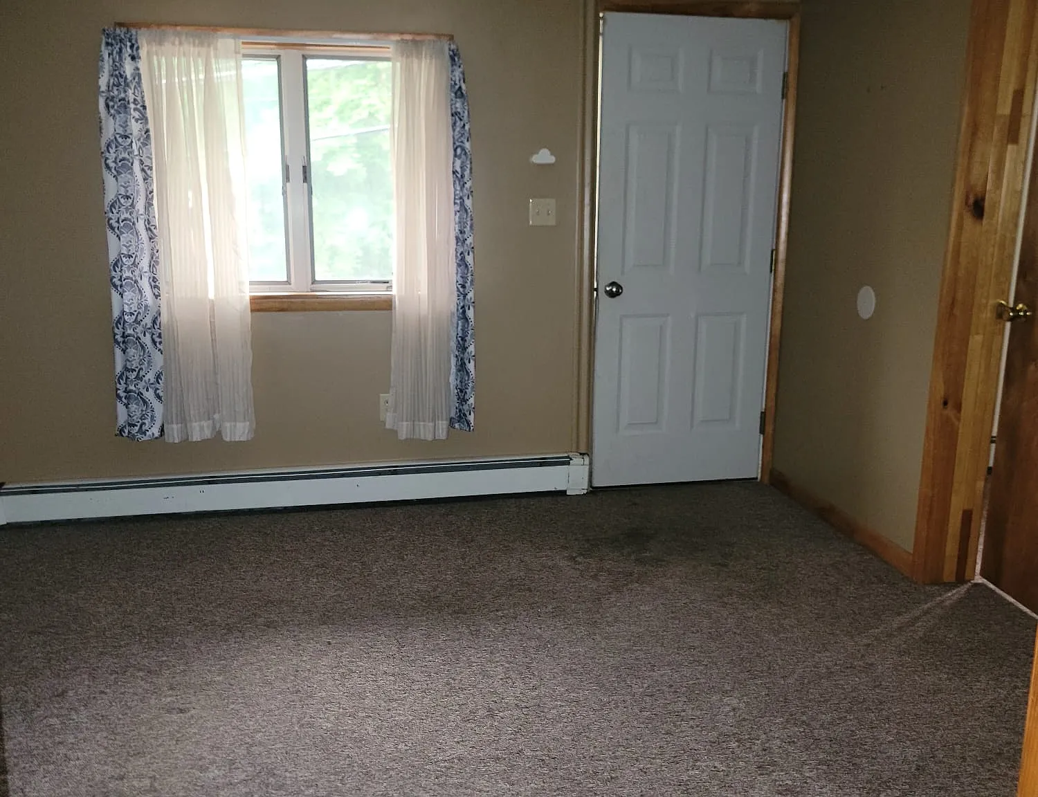 320 Morse Ave — Photo 4