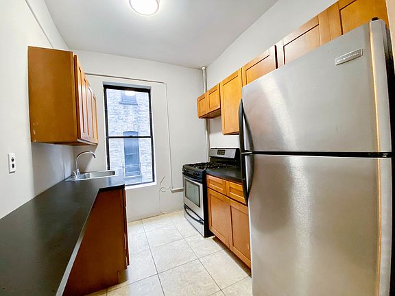 5th image of 359 Saint Johns Pl #11C