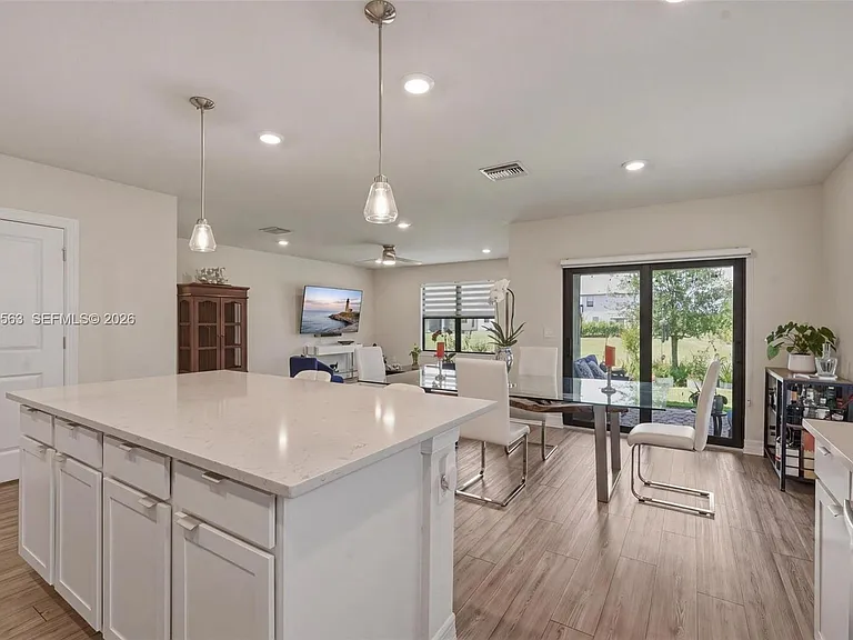 3141 Poinciana St — Photo 11