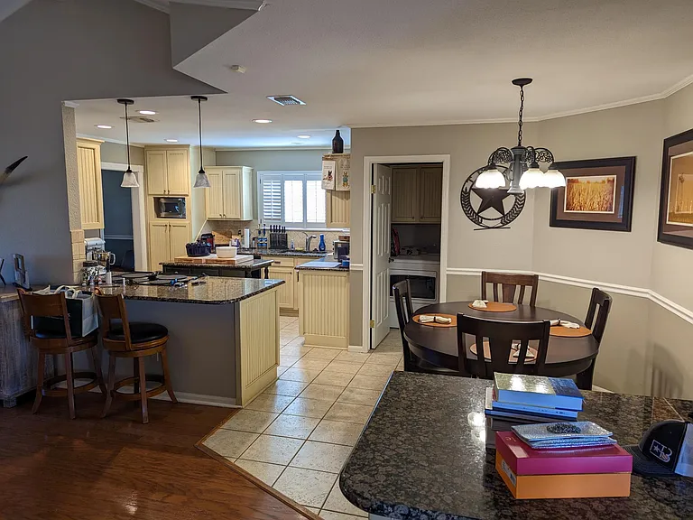 907 Mapleleaf Ln — Photo 8