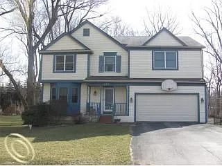 135 Henning St photo 1