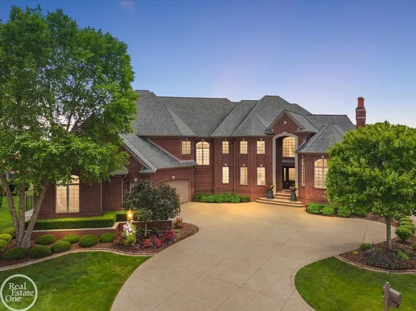 49515 Regatta St, Chesterfield, MI 48047