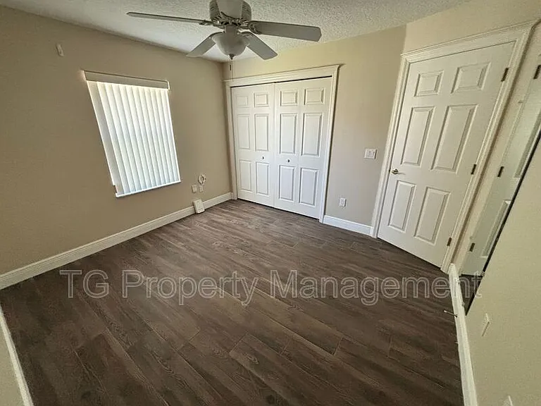 20 Clarendon Ct N — Photo 29