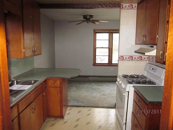3rd image of 126 Kenmore Ave
