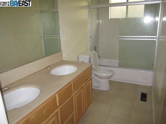 4th image of 635 31st St