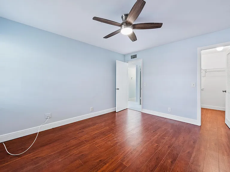 507 Capri Pl #K — Photo 10