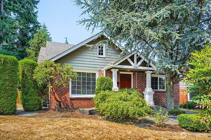 2nd image of 218 Summit Avenue