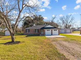 426 County Road 243, Angleton, TX 77515