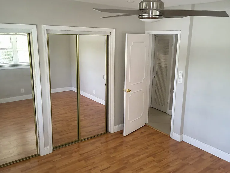 650 Campus Cir — Photo 10