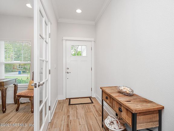 3rd image of 118 Dolphin Blvd E