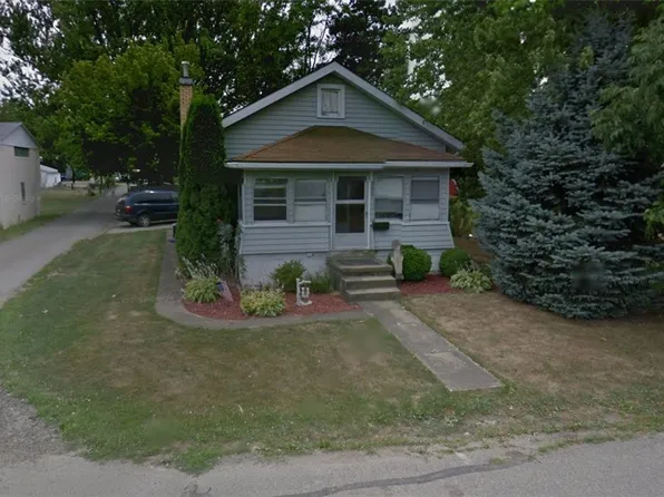 323 Walnut St, Newcomerstown, OH 43832