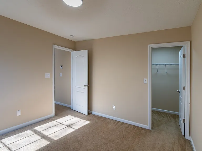 700 Keyes Dr — Photo 22