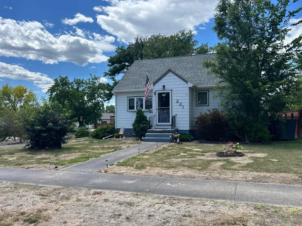 221 S Taylor Ave, Pierre, SD 57501