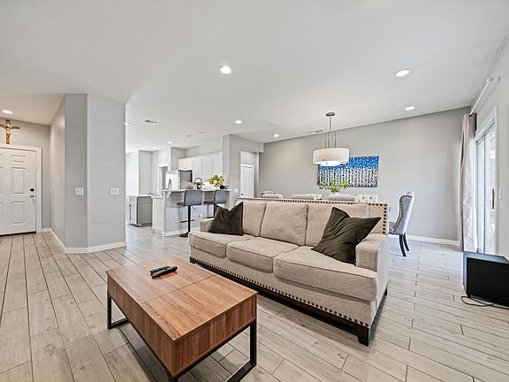 5th image of 45653 Knightsbridge St
