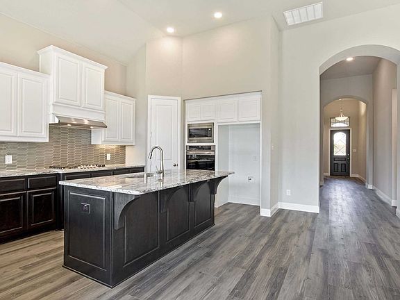 4th image of 1816 Silverton Dr