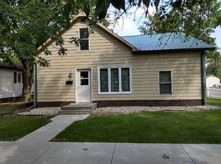 909 Main St, Bottineau, ND 58318