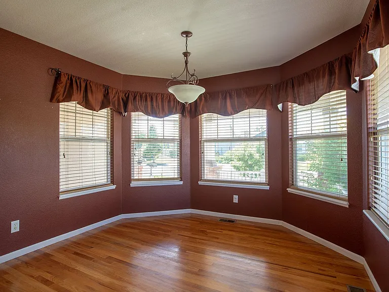 1076 Fairfield Ave — Photo 18