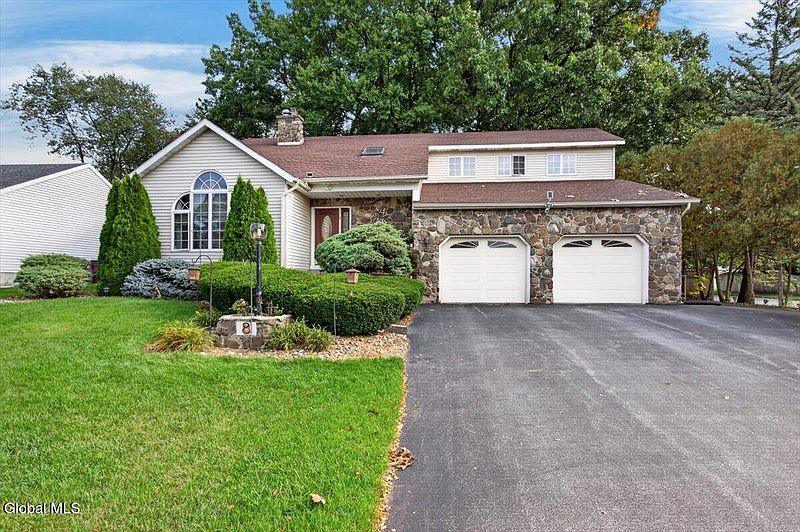 4th image of 8 Winifred Drive