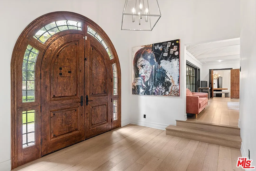 6 bed, 6.5 bath, 4566 sqft, $25,000 — Photo 2