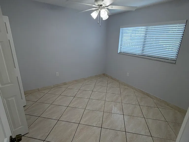 1330 SE 9th Ave #1 — Photo 11