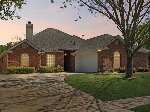 6800 Brazos Bend Dr, North Richland Hills, TX 76182