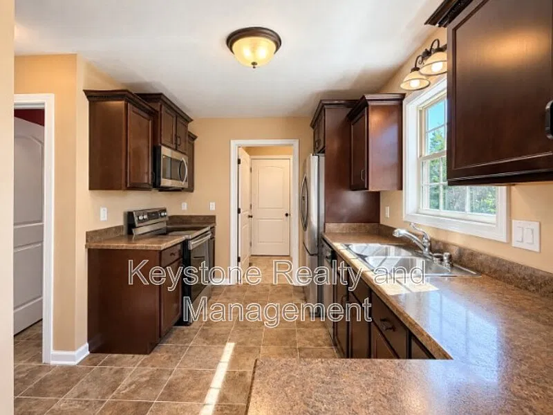 3 bed, 2.5 bath, 1906 sqft, $1,895 — Photo 4