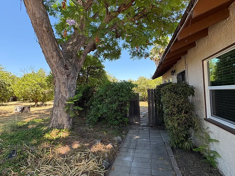San Jose St — Photo 1