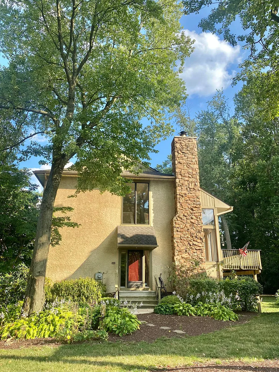 Building Photo - 411 Lynetree Dr