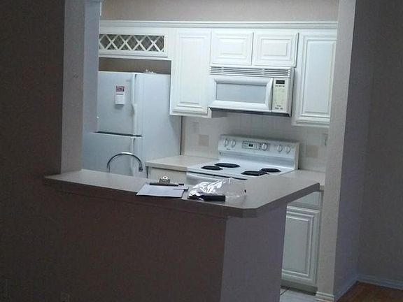 5th image of 2455 Southcourt Cir