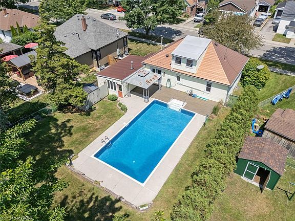 4th image of 411 Saint Andrew St