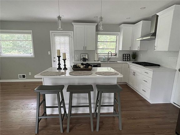 4th image of 2329 Elmwood Cir SE