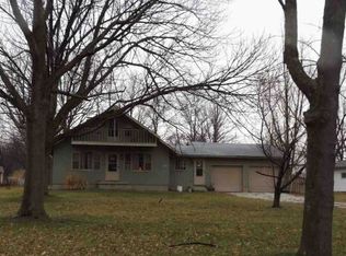 26910 N Shore Dr, Beloit, OH 44609