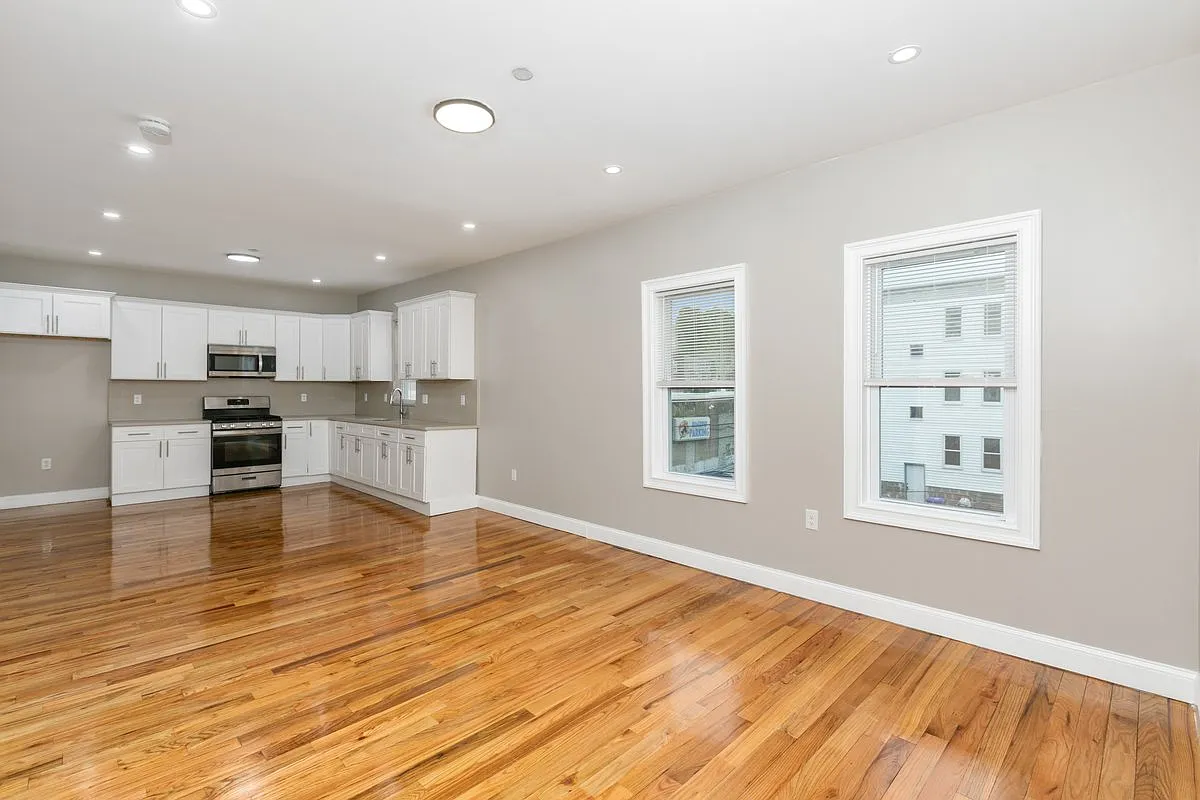 4 bed, 1357 sqft, $3,500 — Photo 3