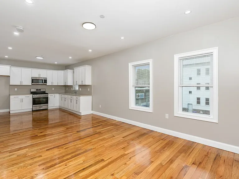 18 Baird St #2 — Photo 3