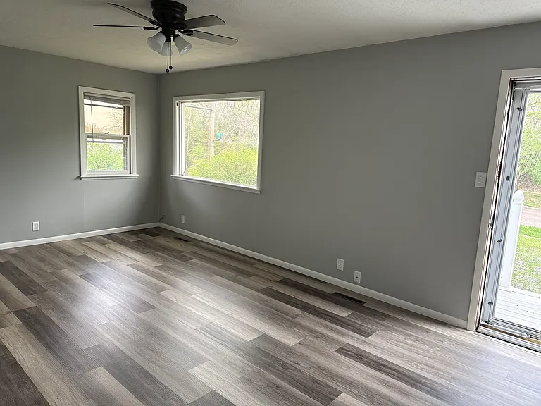 2224 Villa Ave — Photo 4